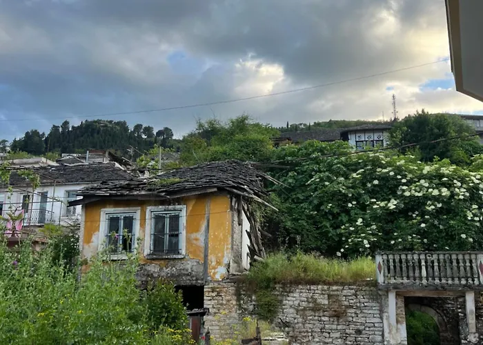 Апартаменты Stone Getaway *